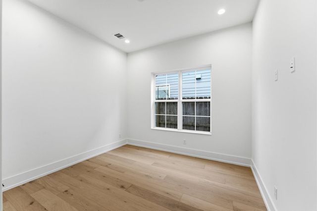 815B Lawrence Street, Houston, TX 77007