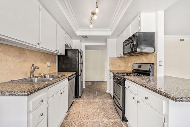 400 N Sunrise Way 136, Palm Springs, CA 92262