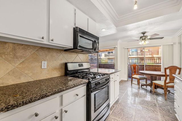 400 N Sunrise Way 136, Palm Springs, CA 92262