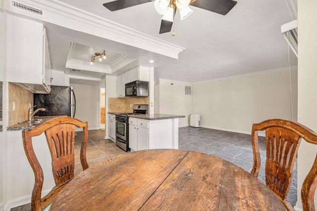 400 N Sunrise Way 136, Palm Springs, CA 92262