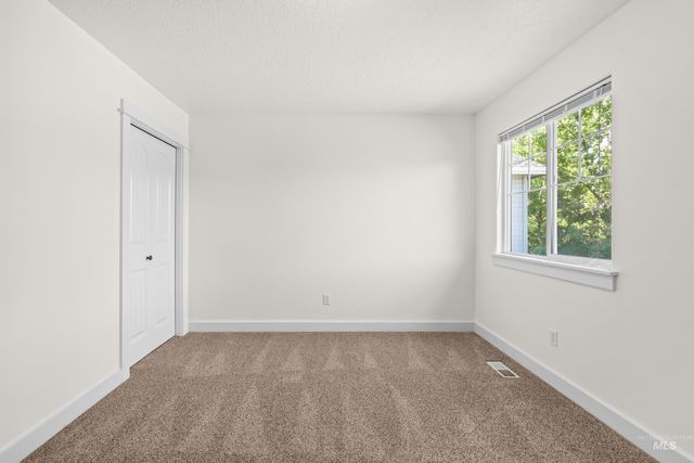5036 E Fescue Dr, Boise, ID 83716