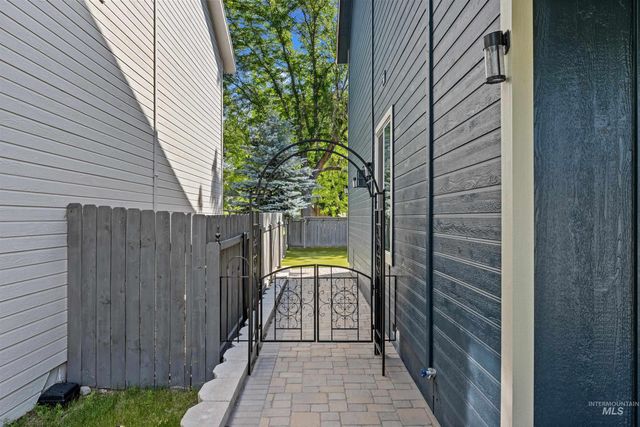 5036 E Fescue Dr, Boise, ID 83716