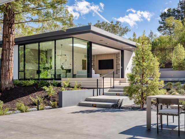 100 New Place Road, Hillsborough, CA 94010