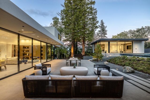 100 New Place Road, Hillsborough, CA 94010