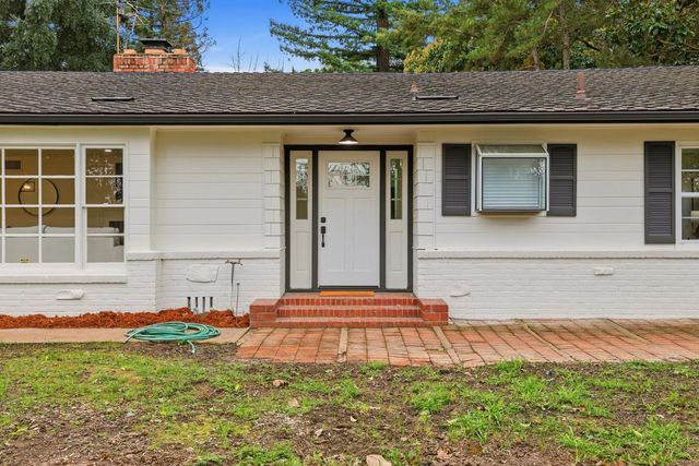 894 Larch Ln, Sacramento, CA 95864