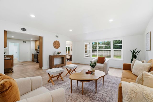 894 Larch Ln, Sacramento, CA 95864