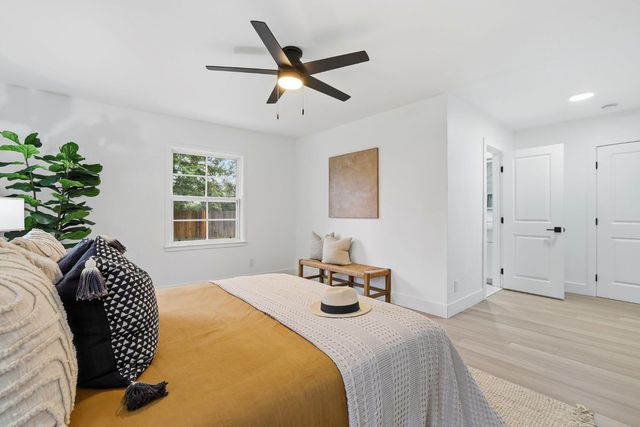 894 Larch Ln, Sacramento, CA 95864