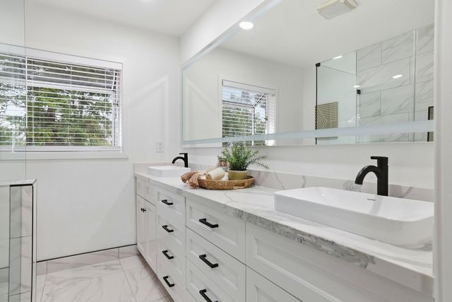 894 Larch Ln, Sacramento, CA 95864