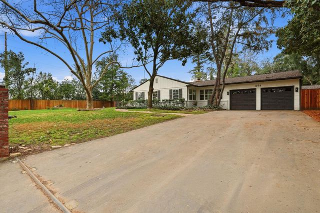 894 Larch Ln, Sacramento, CA 95864