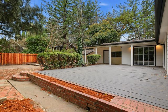 894 Larch Ln, Sacramento, CA 95864