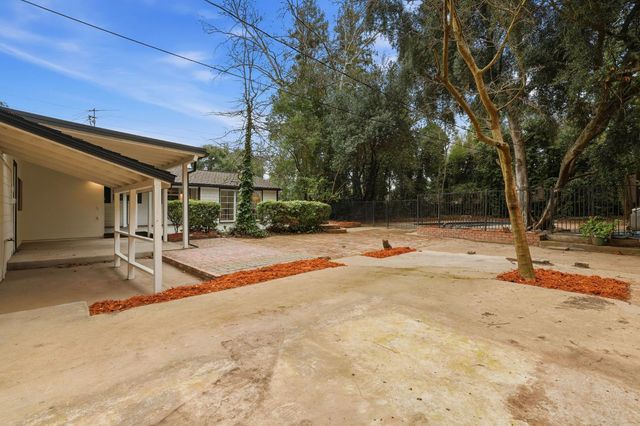 894 Larch Ln, Sacramento, CA 95864