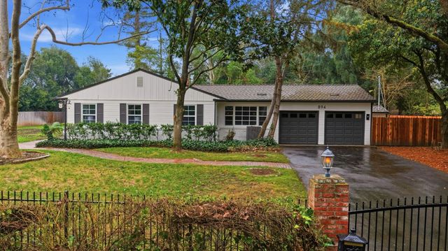 894 Larch Ln, Sacramento, CA 95864