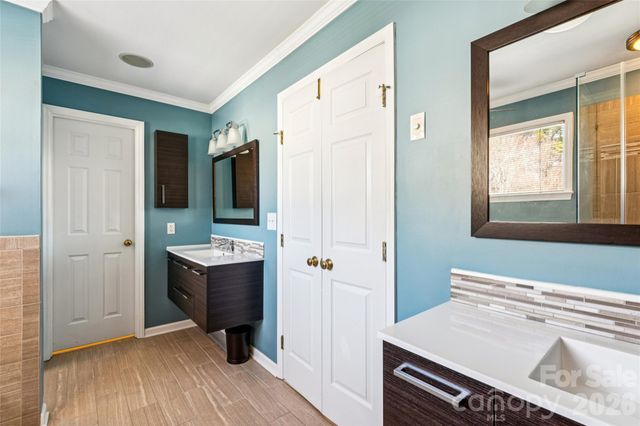 9800 Beaver Hollow Court, Charlotte, NC 28269