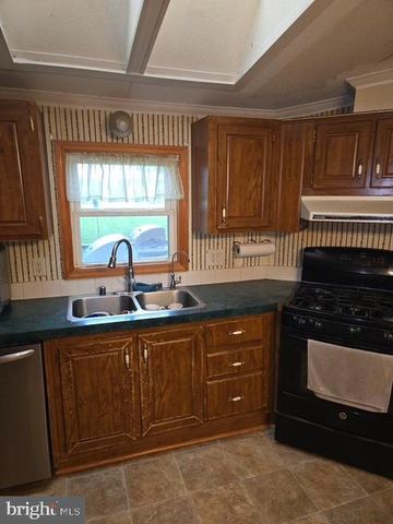 2328 ROCKVALE RD, Lancaster, PA 17602