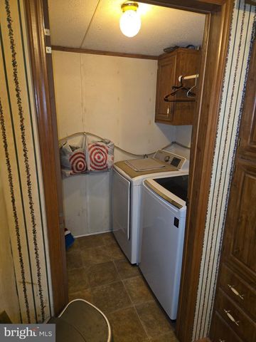 2328 ROCKVALE RD, Lancaster, PA 17602