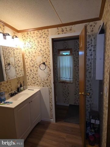 2328 ROCKVALE RD, Lancaster, PA 17602