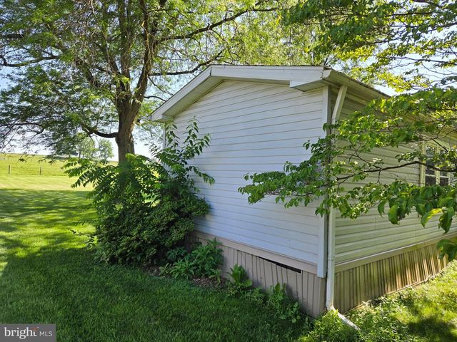 2328 ROCKVALE RD, Lancaster, PA 17602
