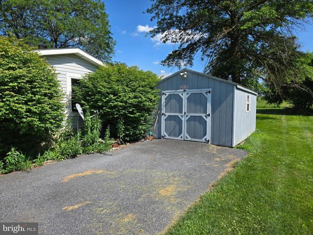 2328 ROCKVALE RD, Lancaster, PA 17602