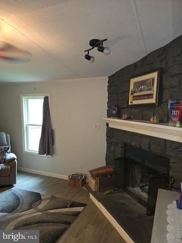 2328 ROCKVALE RD, Lancaster, PA 17602