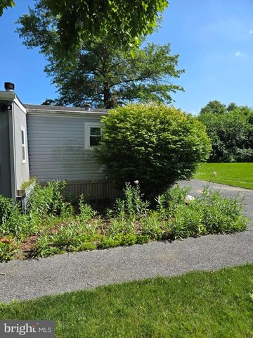 2328 ROCKVALE RD, Lancaster, PA 17602