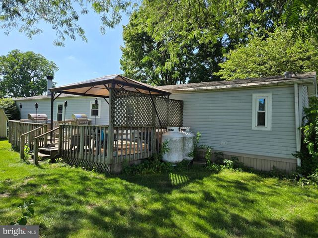 2328 ROCKVALE RD, Lancaster, PA 17602