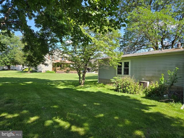 2328 ROCKVALE RD, Lancaster, PA 17602