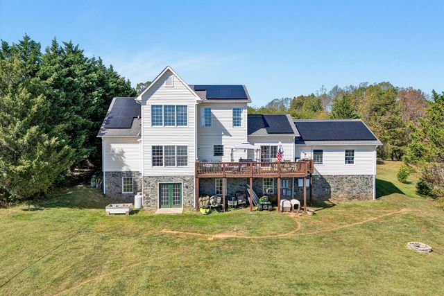 2638 Bluewater DR, Moneta, VA 24121