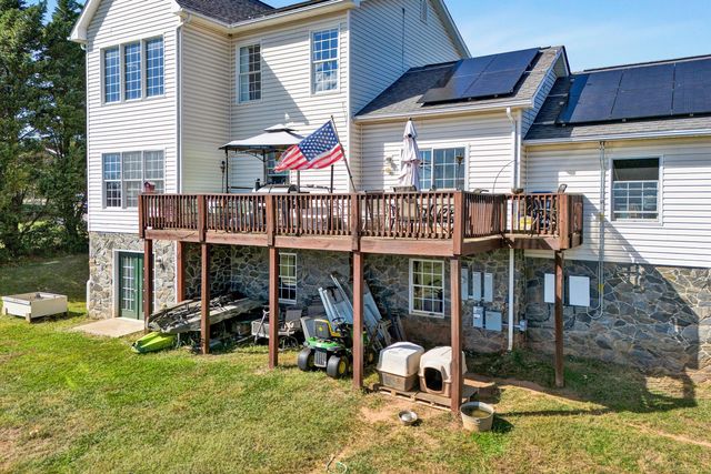2638 Bluewater DR, Moneta, VA 24121
