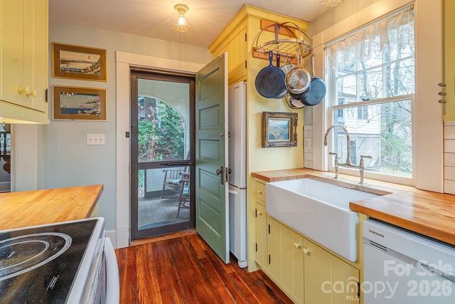 2 Hillside Walk, Asheville, NC 28801