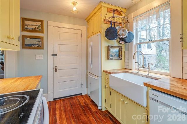 2 Hillside Walk, Asheville, NC 28801