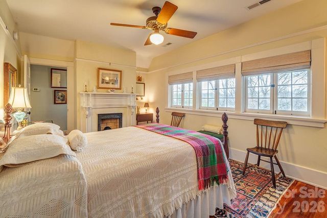2 Hillside Walk, Asheville, NC 28801