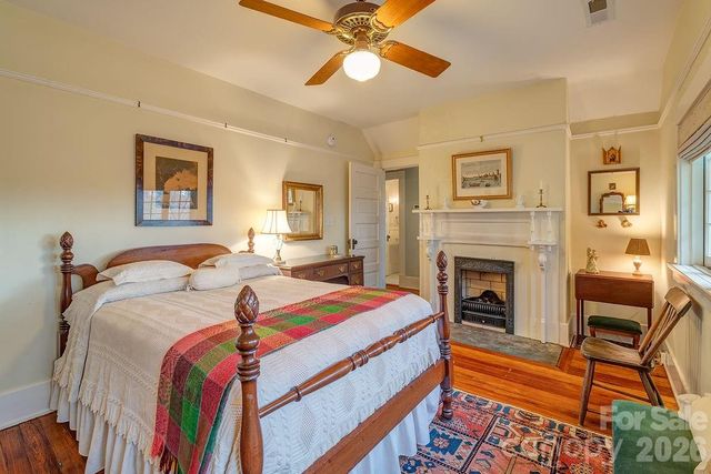 2 Hillside Walk, Asheville, NC 28801