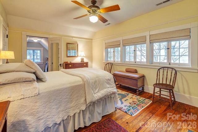 2 Hillside Walk, Asheville, NC 28801