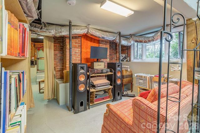 2 Hillside Walk, Asheville, NC 28801
