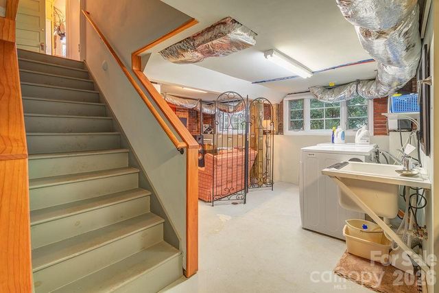 2 Hillside Walk, Asheville, NC 28801