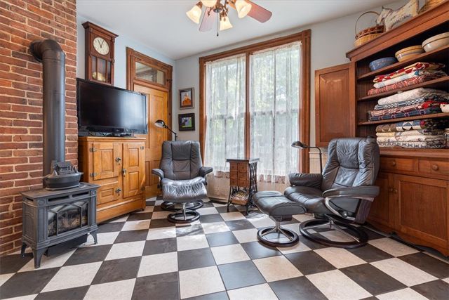 12 Summit Street, Eureka Springs, AR 72632