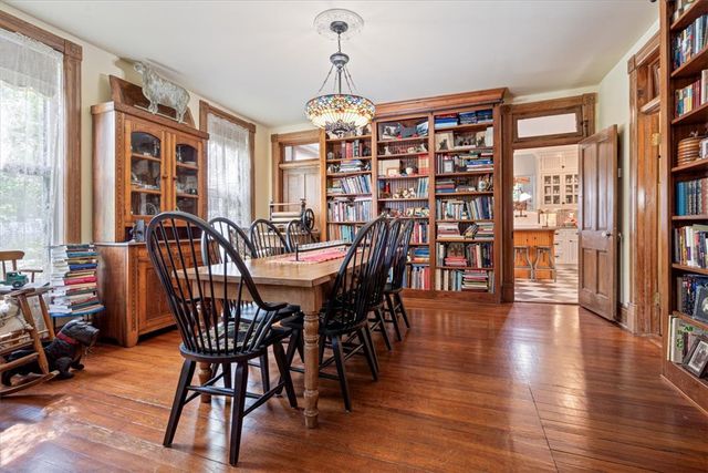 12 Summit Street, Eureka Springs, AR 72632