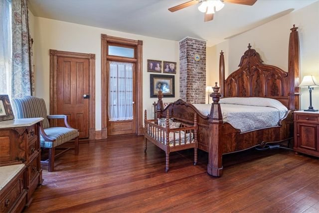12 Summit Street, Eureka Springs, AR 72632