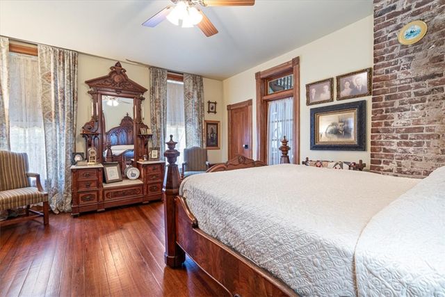 12 Summit Street, Eureka Springs, AR 72632