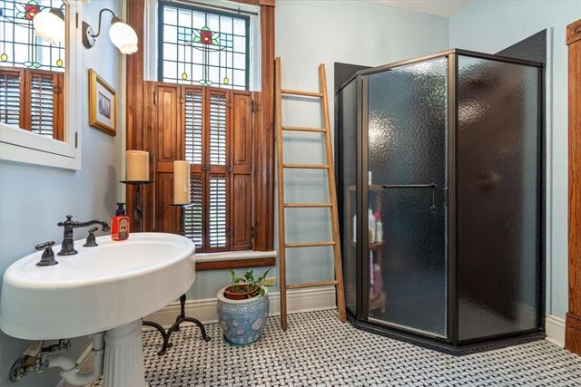 12 Summit Street, Eureka Springs, AR 72632