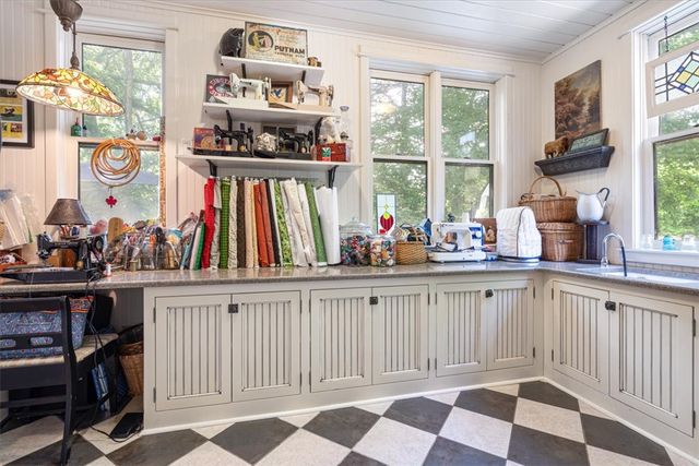 12 Summit Street, Eureka Springs, AR 72632