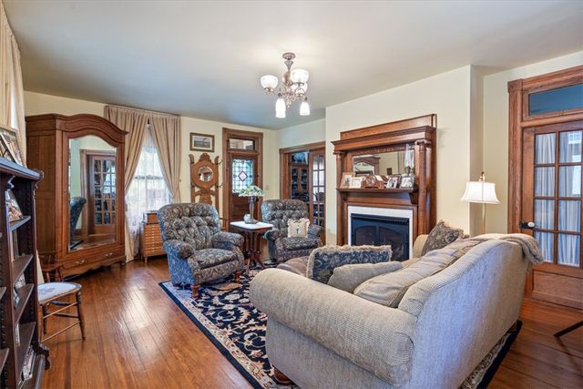 12 Summit Street, Eureka Springs, AR 72632