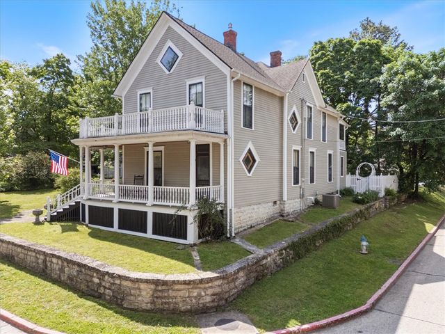 12 Summit Street, Eureka Springs, AR 72632