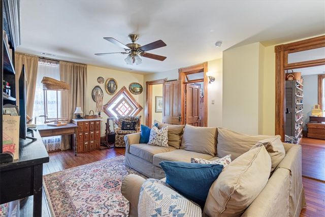 12 Summit Street, Eureka Springs, AR 72632