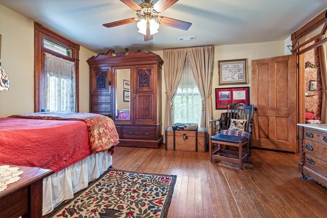12 Summit Street, Eureka Springs, AR 72632