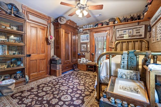 12 Summit Street, Eureka Springs, AR 72632