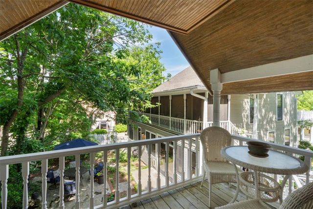 12 Summit Street, Eureka Springs, AR 72632