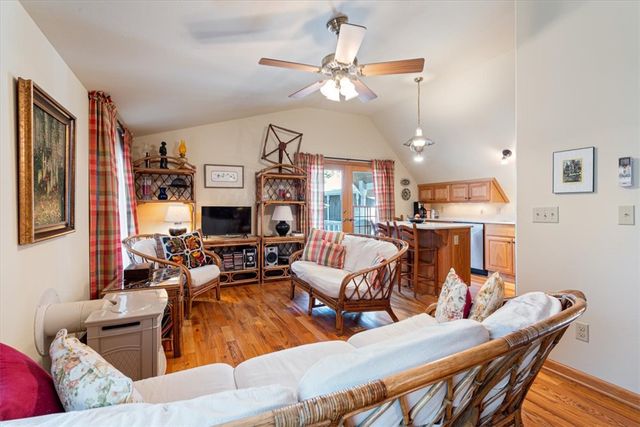 12 Summit Street, Eureka Springs, AR 72632
