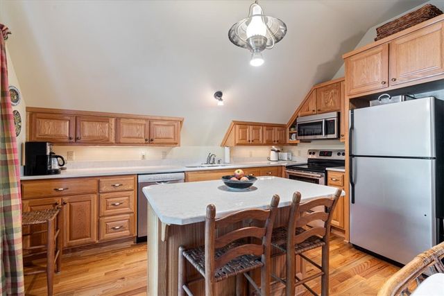 12 Summit Street, Eureka Springs, AR 72632