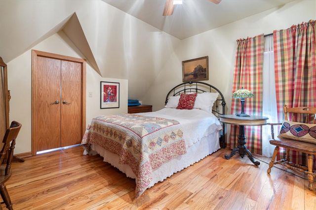 12 Summit Street, Eureka Springs, AR 72632